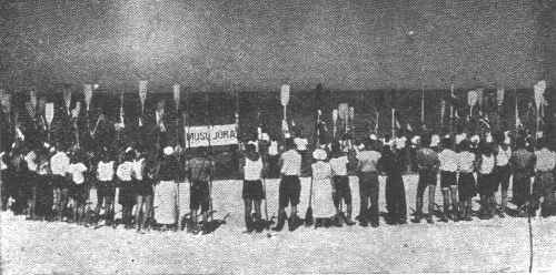 Baidarininkai jūros krante ties Nida Baidarininkai jūros krante ties Nida