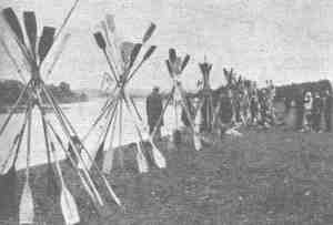 Irklai sustatyti Nemuno krante Irklai sustatyti Nemuno krante