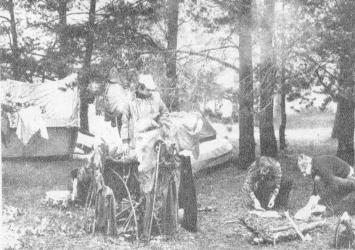 Nakvynė po lietaus marių pakrantėje Nakvynė po lietaus marių pakrantėje