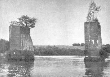 Tilto per Viliją likučiai ties Nestoniškėmis - karo padariniai