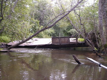Siesartis.Tilto likučiai ties Krapų kaimu.Foto:Igelis