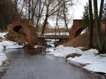 Buvusio siaurojo geležinkelio tiltas per Viešvilę